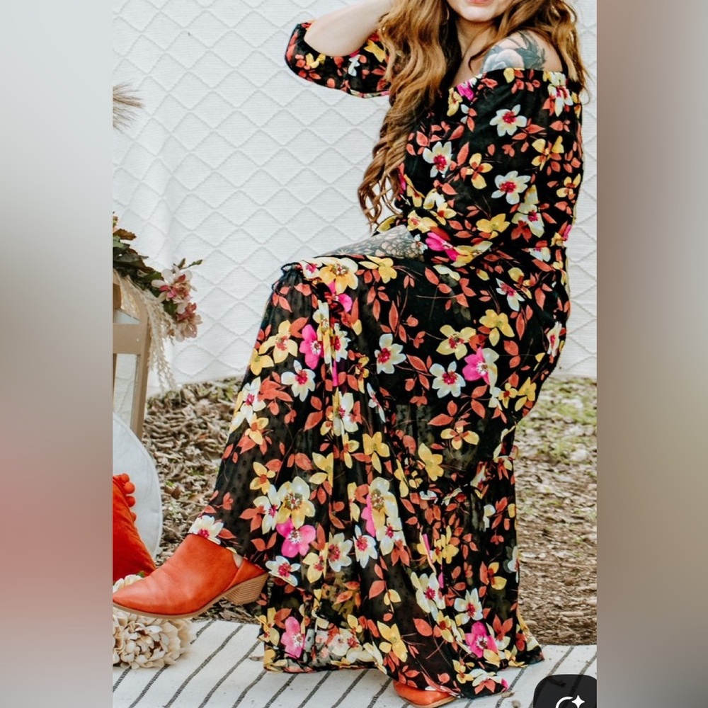 Premier Amour Gorgeous  Black floral maxi dress